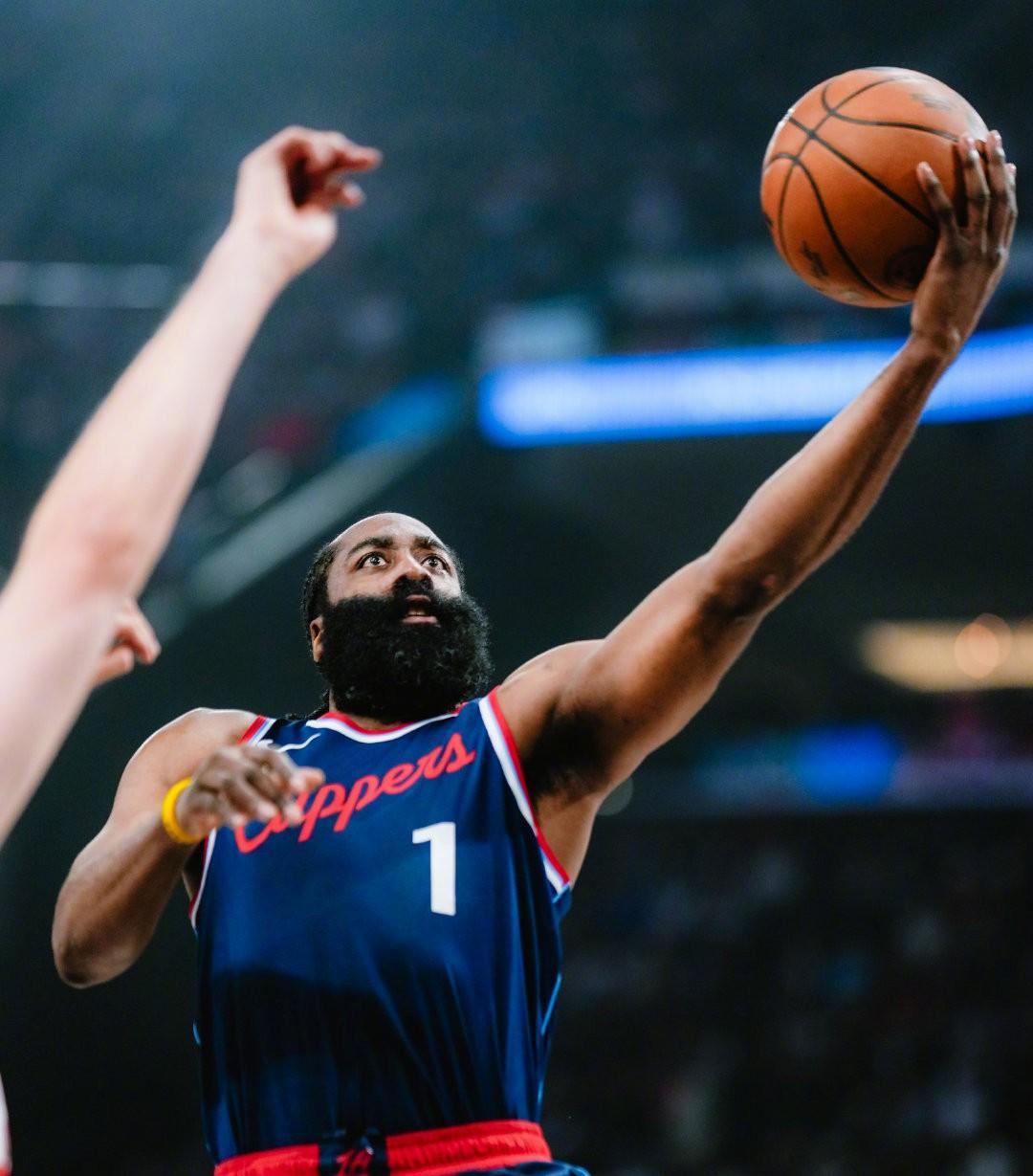 快船惊艳全场，复出首战轰40分助攻爆棚，复出首战轰40分逆转取胜！的简单介绍